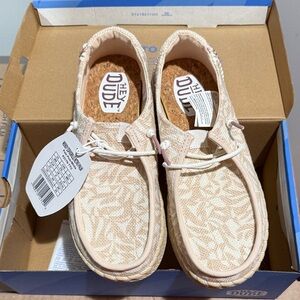 Women’s Hey Dude Wendy espadrille retro palm in pale pink/white. NWT